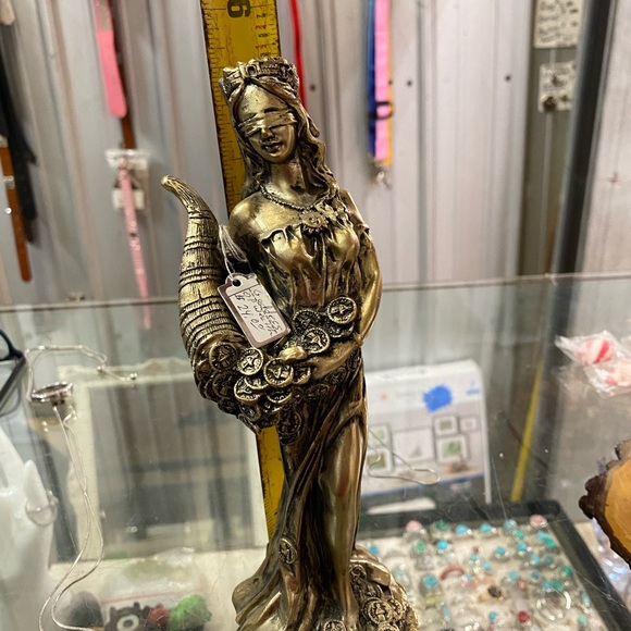 8 inch tall goddess of wealth, statue, new inbox - Picture 4 of 5